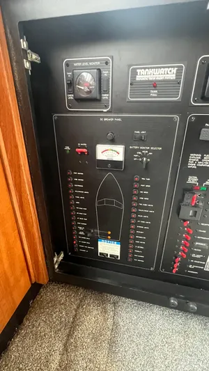  Yacht Photos Pics Electrical control panel on a 1999 Bayliner 3988 Motoryacht, featuring water level and battery monitors.