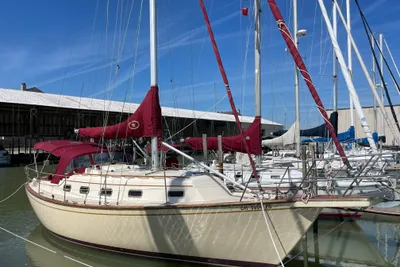 Island Packet 32