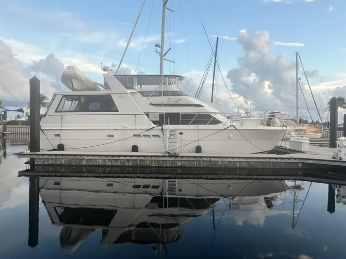 Lady Grace Yacht Photos Pics 1995 HATTERAS 52 MOTOR YACHT DOCKSIDE PROFILE