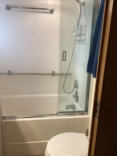 Lady Grace Yacht Photos Pics MASTER STATEROOM TUB/SH0WER