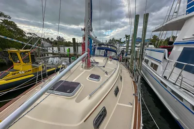 Island Packet 370