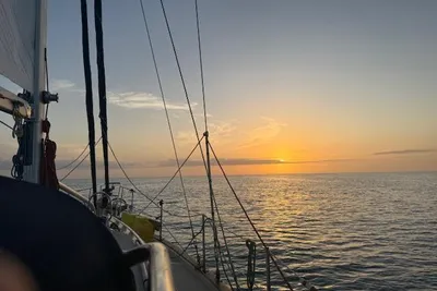 Island Packet 370