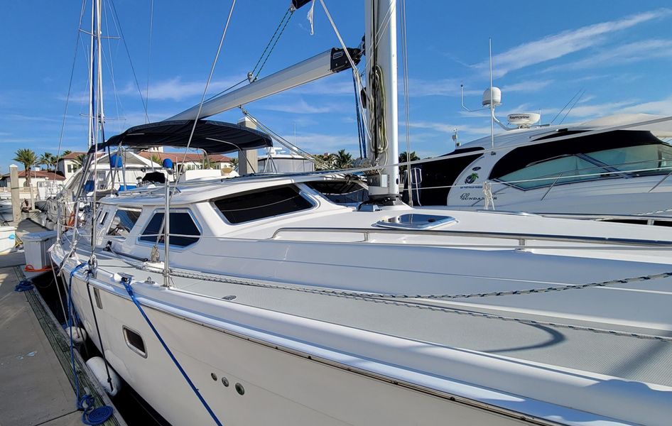 2007 Hunter 44 Deck Salon