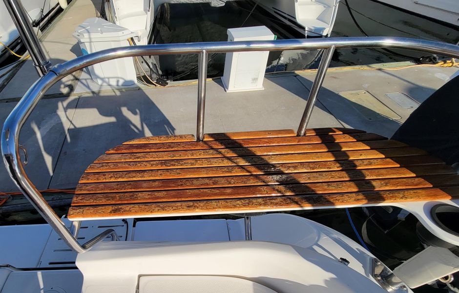 2007 Hunter 44 Deck Salon