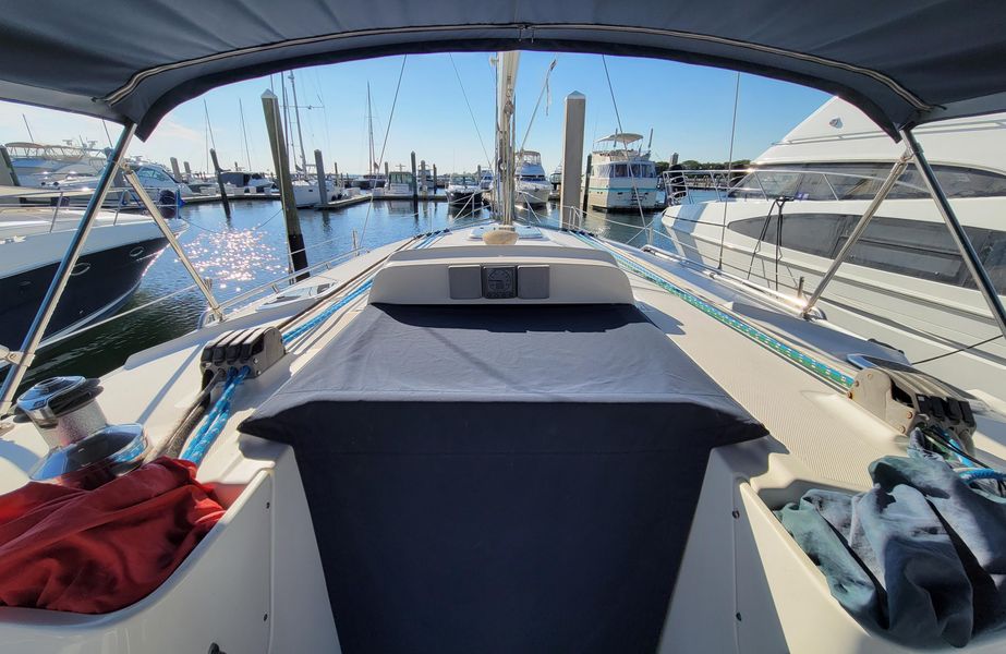 2007 Hunter 44 Deck Salon