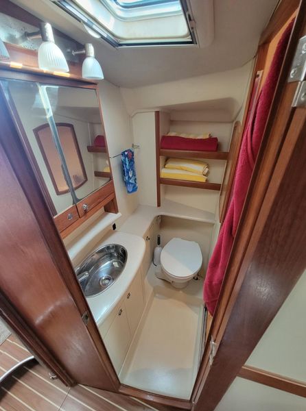 2007 Hunter 44 Deck Salon