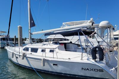 Hunter 44 Deck Salon