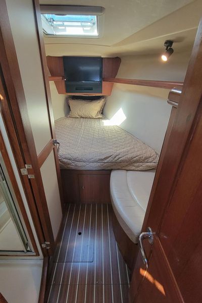 2007 Hunter 44 Deck Salon