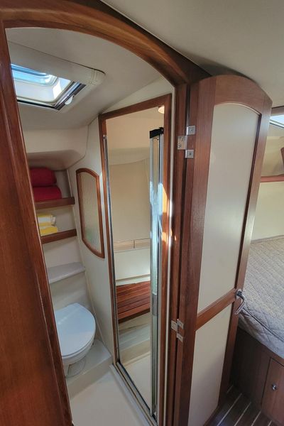 2007 Hunter 44 Deck Salon