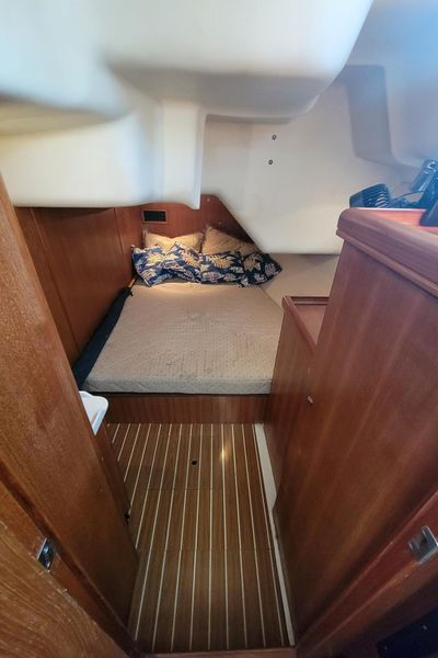 2007 Hunter 44 Deck Salon