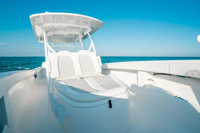  Yacht Photos Pics 2023 Front Runner 39 Center Console boat on open sea, featuring sleek white design.