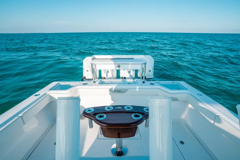  Yacht Photos Pics 2023 Front Runner 39 Center Console boat on open sea, featuring sleek design and fishing amenities.