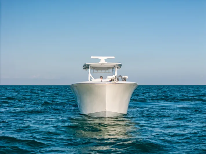  Yacht Photos Pics 2023 Front Runner 39 Center Console boat on open sea, front view.