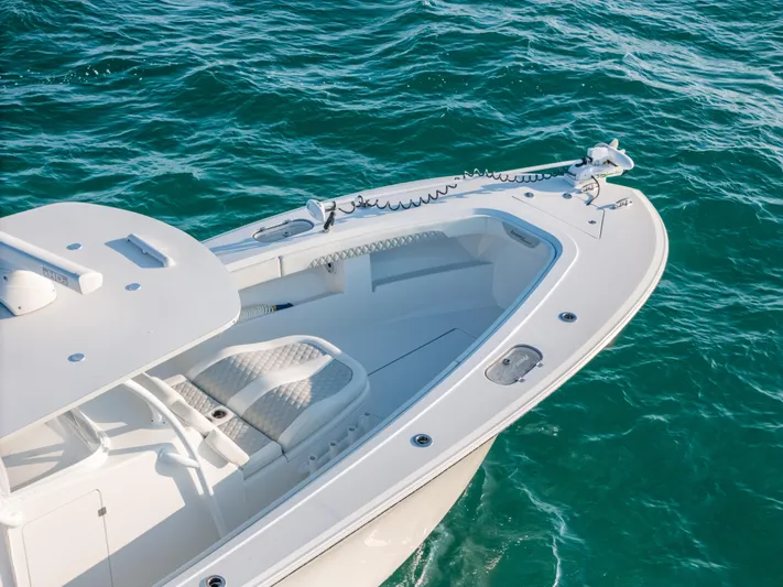  Yacht Photos Pics 2023 Front Runner 39 Center Console boat on clear blue water.