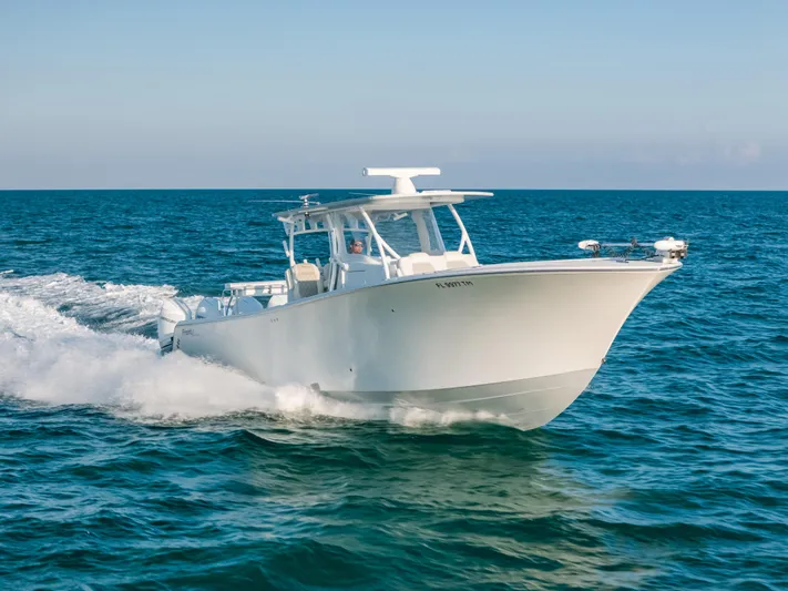  Yacht Photos Pics 2023 Front Runner 39 Center Console boat cruising on open sea.