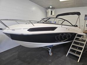 2017 Bayliner VR5 Cuddy