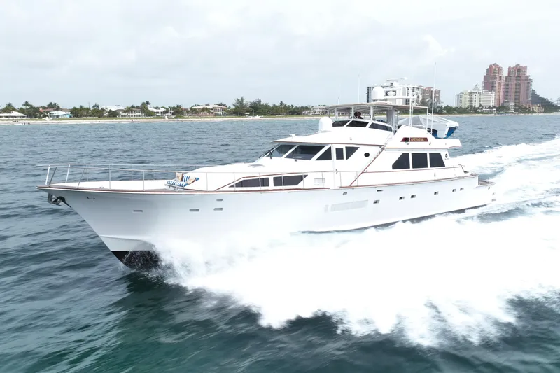 Captivator Yacht Photos Pics 
