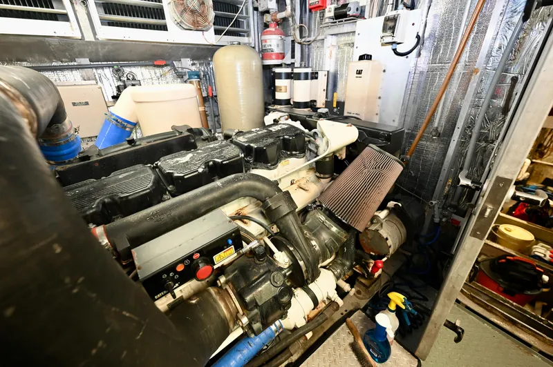 Captivator Yacht Photos Pics 