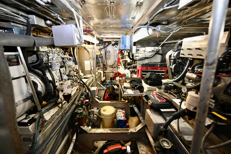 Captivator Yacht Photos Pics 