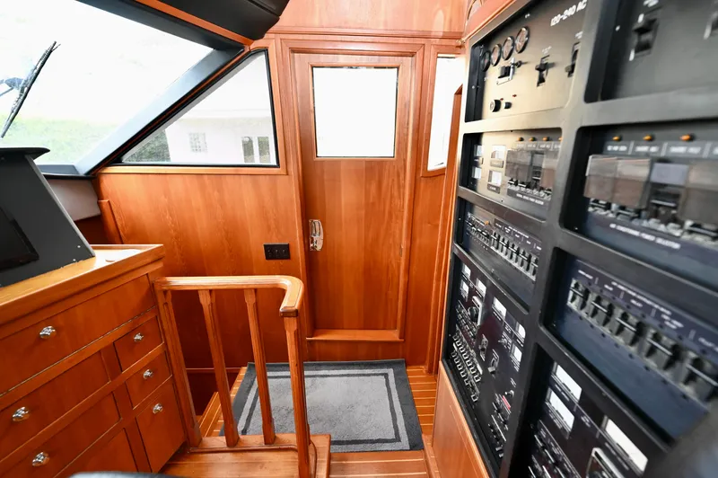 Captivator Yacht Photos Pics 