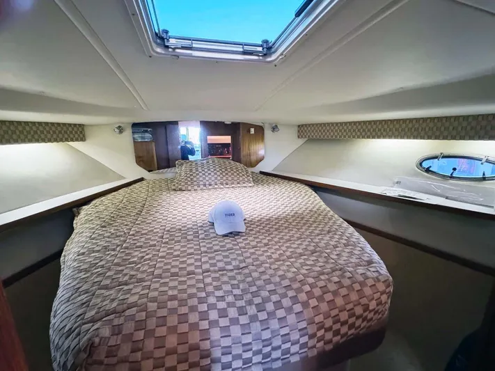 Rhumb Line Yacht Photos Pics Interior cabin of 2000 Tiara Sport 3500 Open with bed and porthole.