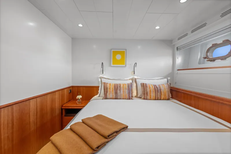 Archipelago Yacht Photos Pics Luxurious cabin interior of 2005 Moonen Displacement Yacht with cozy bed and elegant decor.