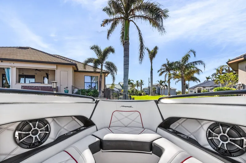 Renegade Yacht Photos Pics 