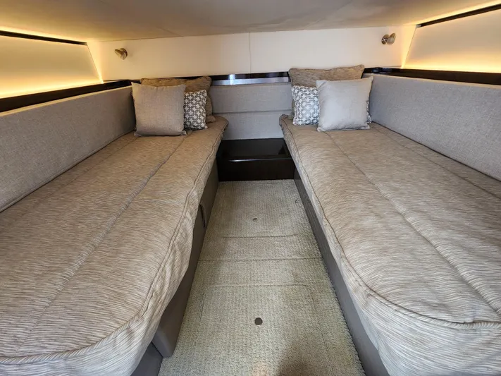  Yacht Photos Pics Interior cabin of 2021 Sea Ray 320 Sundancer with twin beds and cushions.