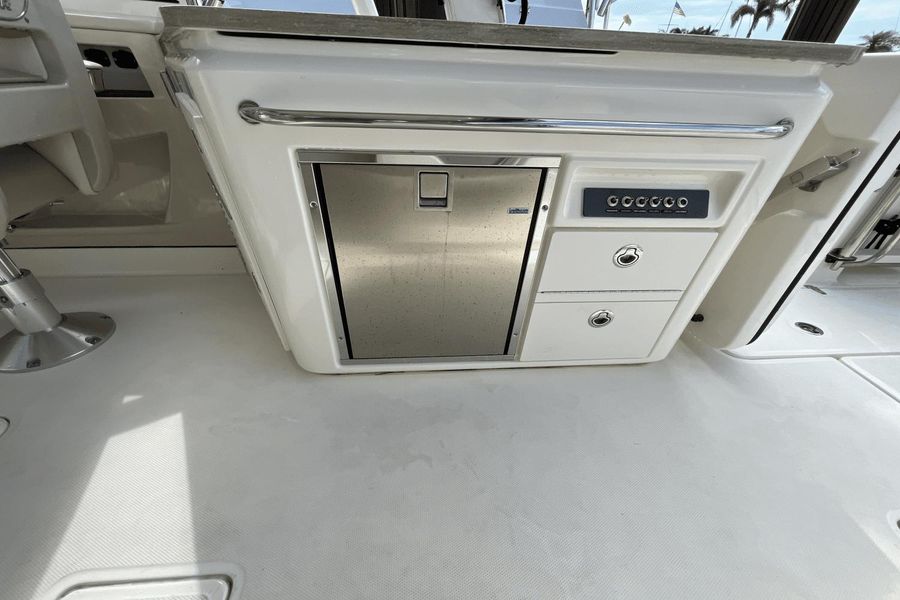 2021 Boston Whaler 320 Vantage