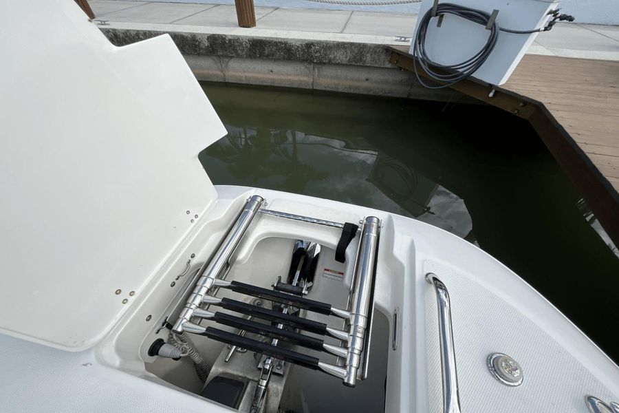 2021 Boston Whaler 320 Vantage