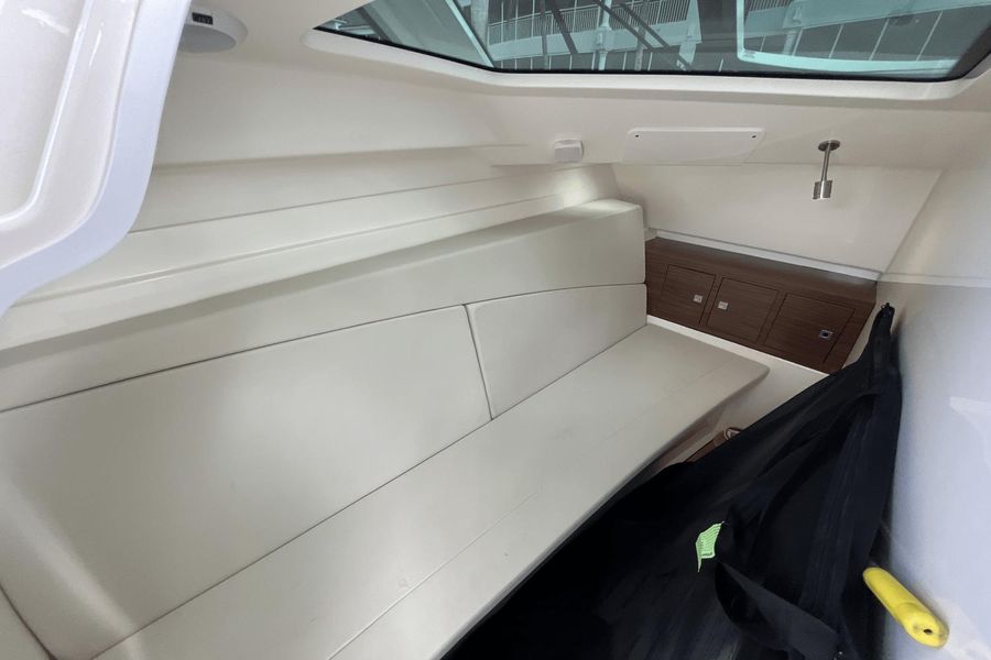 2021 Boston Whaler 320 Vantage