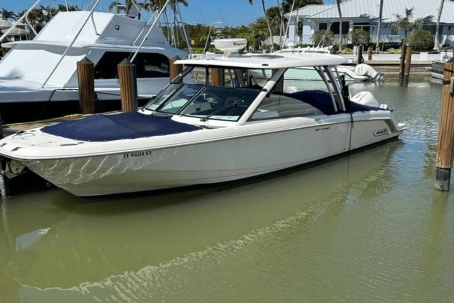2021 Boston Whaler 320 Vantage