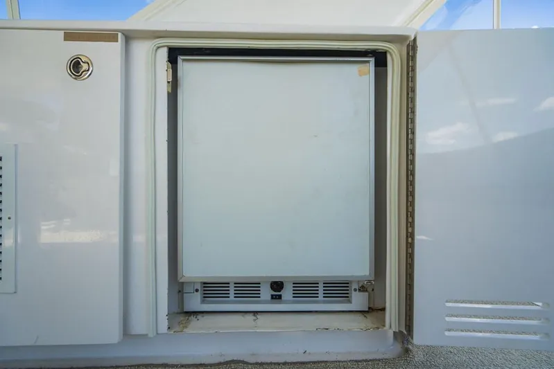 Into The Blue Yacht Photos Pics 