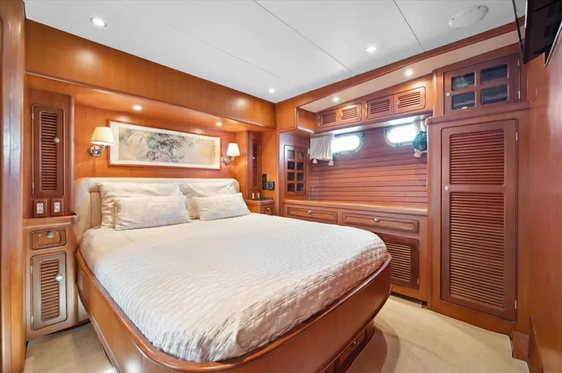  Yacht Photos Pics Owner's Cabin