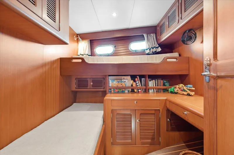 Yacht Photos Pics Bunk Cabin and Office