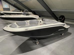 2023 Bayliner M15