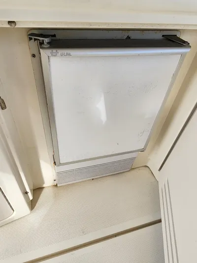  Yacht Photos Pics Built-in refrigerator on 2001 Sea Ray 410 Express Cruiser yacht.