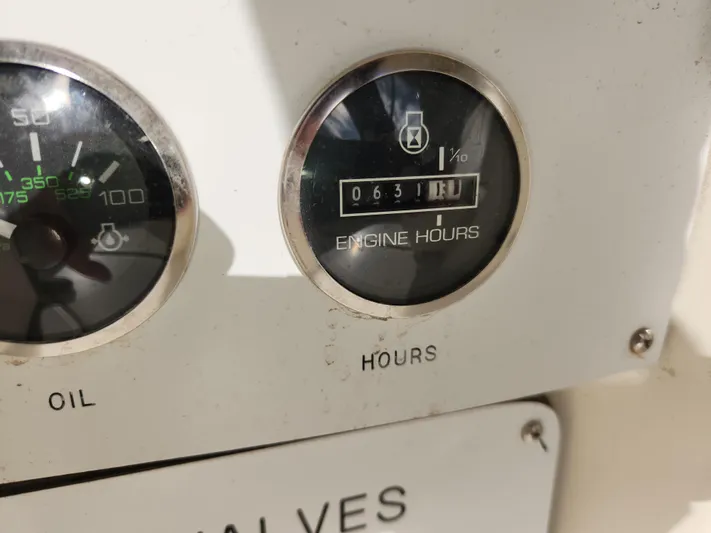  Yacht Photos Pics Close-up of engine hour meter on 2001 Sea Ray 410 Express Cruiser.