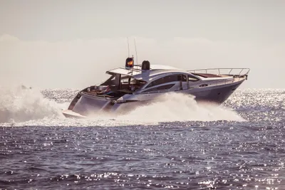 Pershing 72