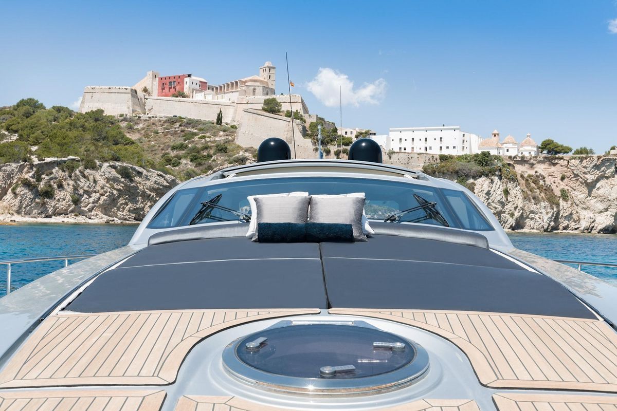2008 Pershing 73 