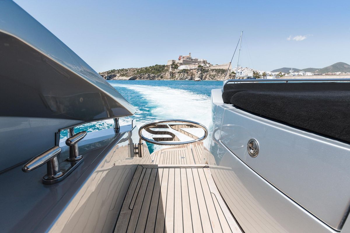 2008 Pershing 73 