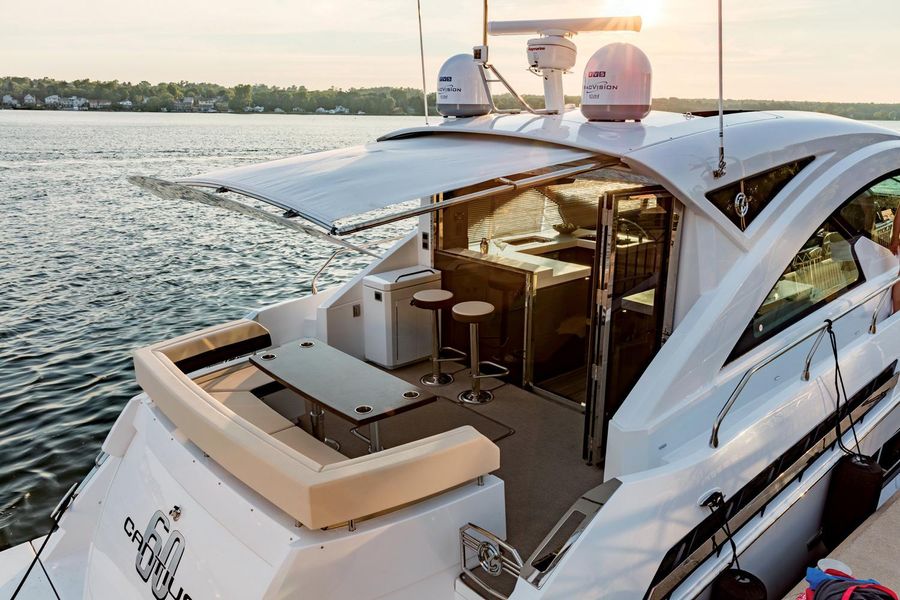 2017 Cruisers Yachts 60 Cantius