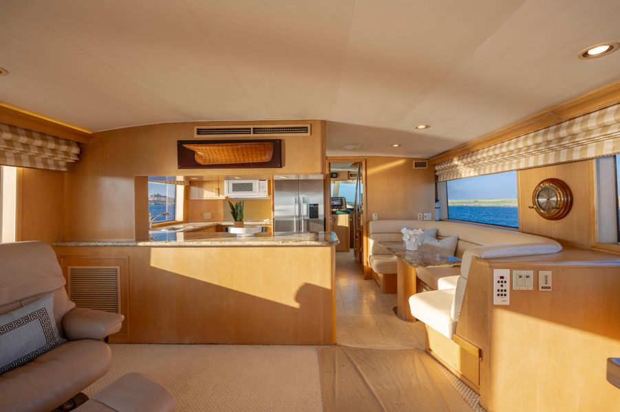 1998 Hatteras 74 Sport Deck Motor Yacht