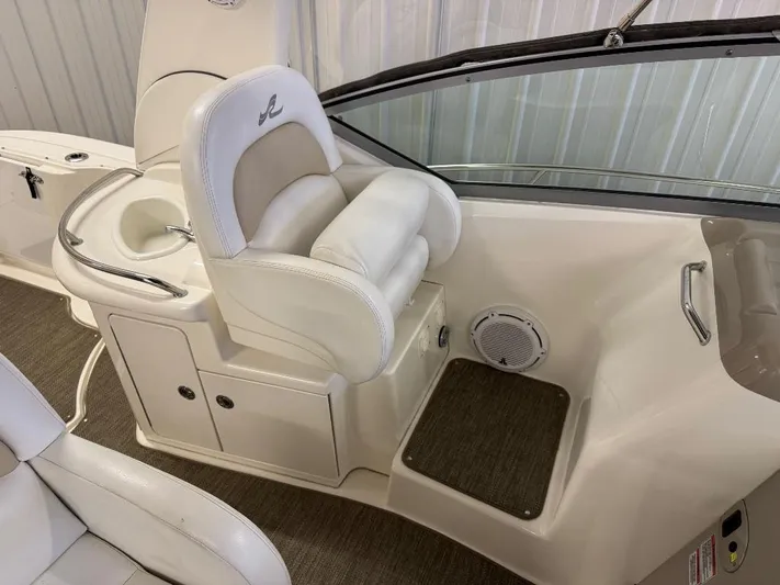  Yacht Photos Pics 2008 Sea Ray 340 Sundancer cockpit with white seating and control panel.