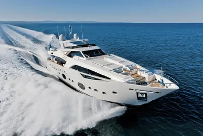 Ferretti Yachts Custom Line 100