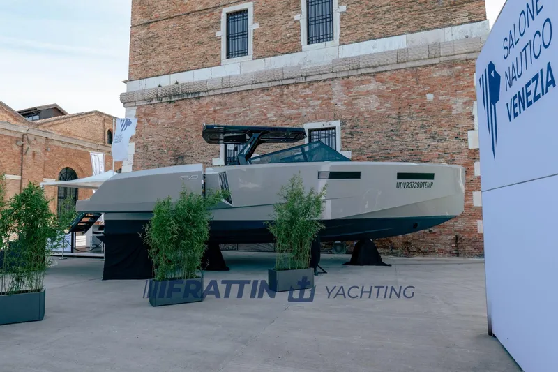  Yacht Photos Pics brochure2
