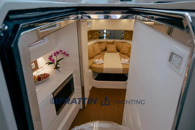  Yacht Photos Pics brochure10