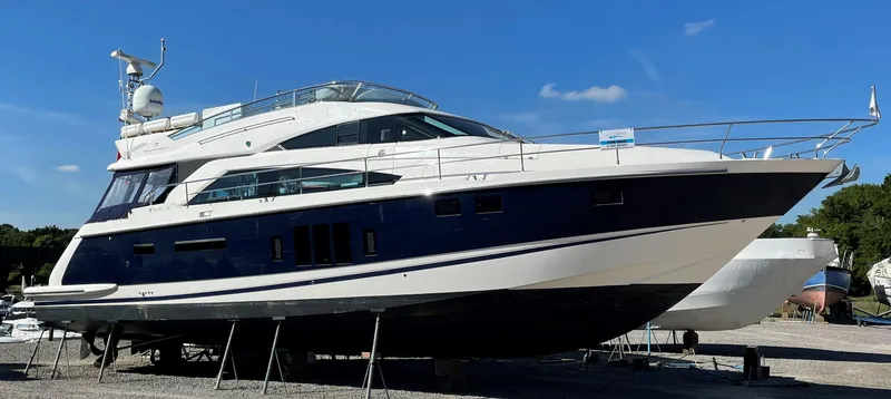  Yacht Photos Pics Fairline Squadron 58 - Overall out of the water