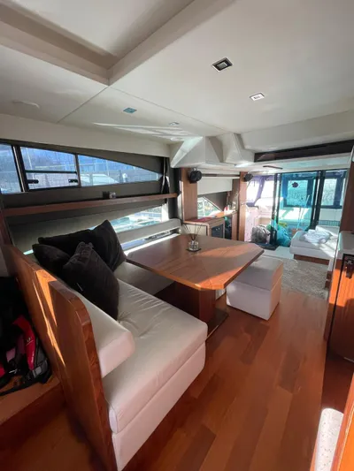  Yacht Photos Pics Fairline Squadron 58 - Dinette 3