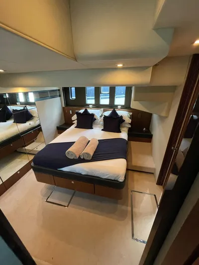  Yacht Photos Pics Fairline Squadron 58 - Master mid cabin